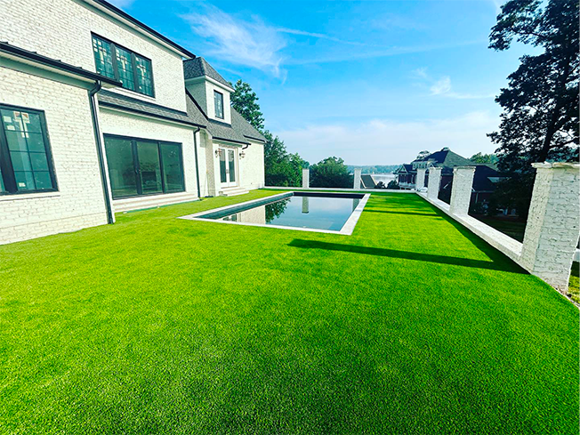 artificial-yard-with-pool